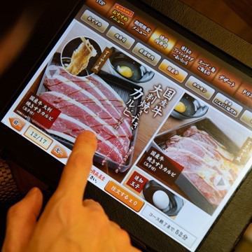 国产牛肉和各种精致菜肴3,498日元（含税），包括无限畅饮（标准套餐共125道菜）