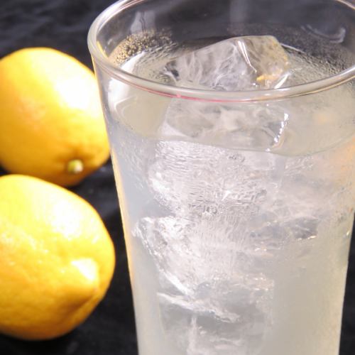 The popular lemon sour is also 328 yen (tax included)!