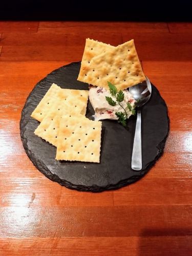 ドライフルーツとくるみのチーズディップ