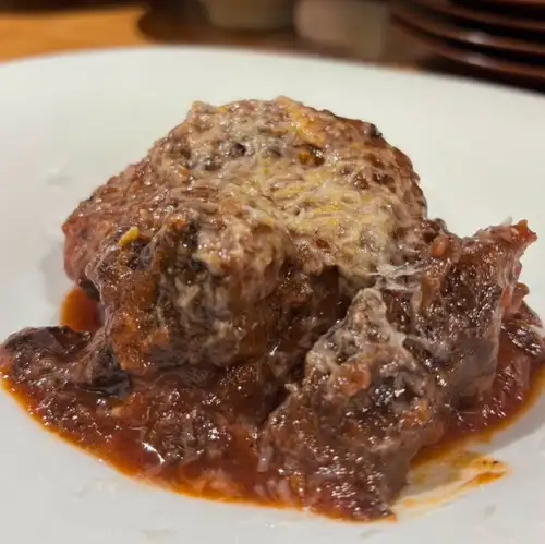 【ほろほろ食感】濃厚なコクと力強い香りが重なる◆牛すね肉の黒胡椒赤ワイン煮込み