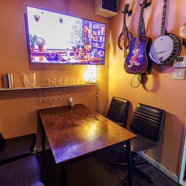 当店は貸切のご利用も承っております。店内全体を貸し切ることで、周りを気にせず仲間と盛り上がれる特別な空間をご提供します。会社宴会や歓送迎会、結婚式の二次会など、様々なパーティシーンにご利用いただけます。最大26名様までご利用可能ですので、大人数での集まりにも最適です。お気軽にご相談ください♪