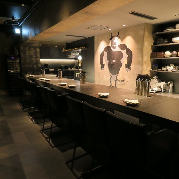 誕生日や記念日などの特別な日のご利用に最適なカウンター席を完備。シェフが目の前で調理する姿を眺めながら、お食事をお楽しみいただける特等席となっております。香りや音もご一緒にお楽しみください。