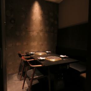 ちょっとした女子会や打上げなど、少人数でのご利用に最適な2名～6名様用の個室席を完備。誕生日や記念日など特別な日のご利用にも。皆さまで素敵なお時間をお過ごしください。