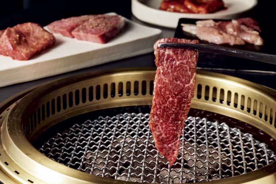 様々な種類のお肉を堪能できるコース各種ご用意。