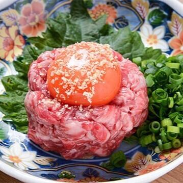 目の前の鉄板で焼き上げる絶品焼肉♪お酒を片手にどうぞ！