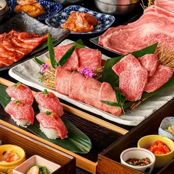 【包含2小时畅饮】尽享我们的招牌菜肴，尊享奢华特别套餐！