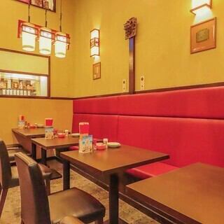 【安心感のあるソファー席】くつろげる空間