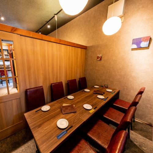 A private room for 5 to 8 people.Recommended for those who want to enjoy their meals without worrying about their surroundings. Please also use it for parties.