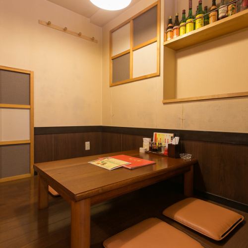 There are two tables in the tatami room at the back of the restaurant. You can also close the door and use it as a private room.