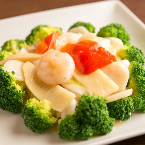 ・Scallops stewed in cream sauce ・Salted stir-fried scallops and broccoli