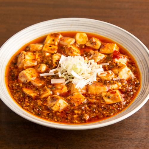 Speaking of Sichuan cuisine, this is the dish for you! A masterpiece with a tingling, numbing and spicy taste that will make you addicted! [Mabo Tofu 980 yen]