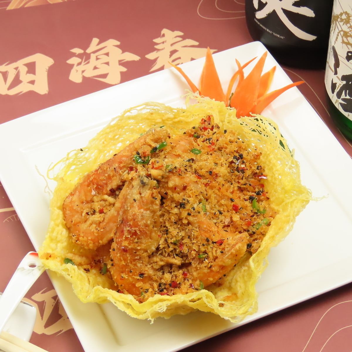 中国南方の創作料理の中でも、海老や蟹を使った海鮮料理が自慢！