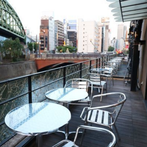 Relaxing tea while looking at the Kanda River ♪ It is a popular seat from spring to autumn ♪