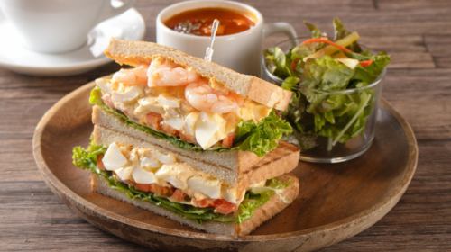 [Weekday lunch only] Shrimp egg sandwich and drink included