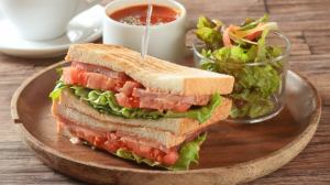 [Weekday lunch only] BLT sandwich and drink included