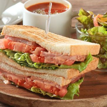 We offer a wide variety of sandwiches made with carefully selected ingredients.