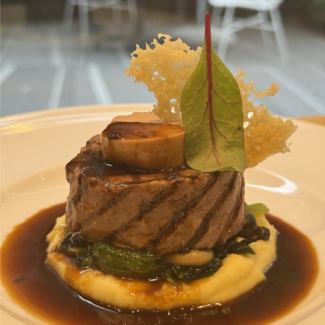 牛フィレ肉のロッシーニ風ソースペリグー