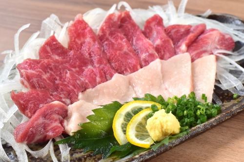 《Direct delivery from Kumamoto》 Horsemeat sashimi with mane (delicacy)