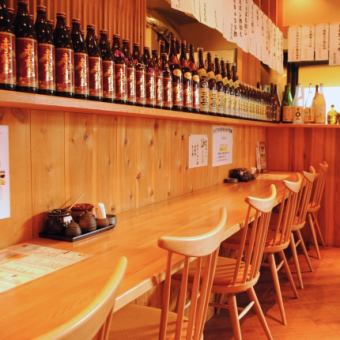 There are 7 counter seats.Bottles lined up in an orderly manner on a spacious counter are the highlights! How about bottle keeps such as the rare Akagiri Island / Mitake?