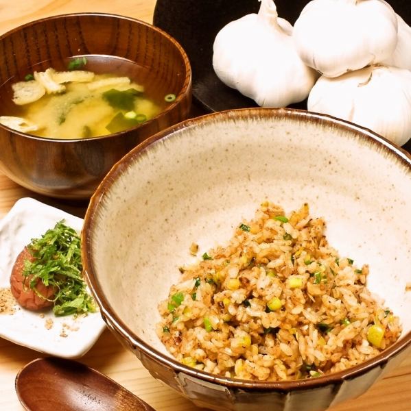 [Popular menu] Bacon garlic rice (comes with miso soup and pickles)