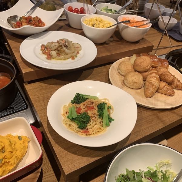≪パスタランチ＆サラダブッフェ≫新鮮野菜やパンはお好きなだけ！メインはパスタ・リゾット全5種からお選び頂けます。
