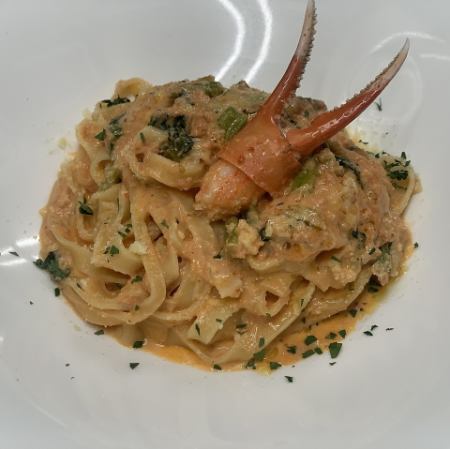 紅ズワイガニとほうれん草のトマトクリームソース タリアテッレ