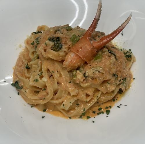 紅ズワイガニとほうれん草のトマトクリームソース タリアテッレ