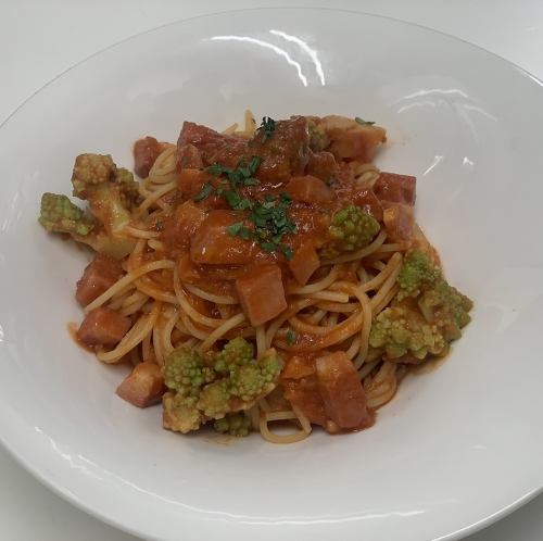 ボロニアソーセージとロマネスコカリフラワーのアラビアータ