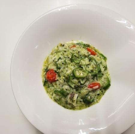 オクラとヤリイカのジェノベーゼリゾット