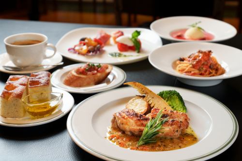 Italian Dinner Course [A]: 6 dishes including appetizer, pasta, meat dish (chicken), and dessert. 5500 yen.