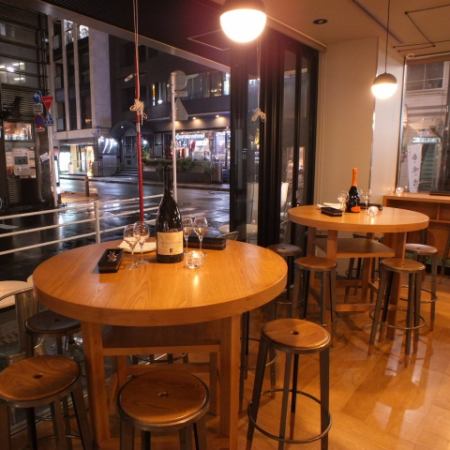 [Table seats] For use by a small number of people.For a small gathering on the way home from shopping or work!