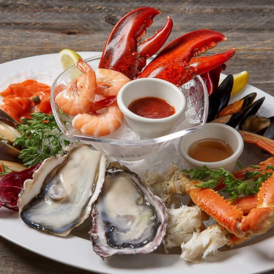 An "ultimate" seafood platter carefully selected from the seas of the world.*Contents may vary depending on the season.