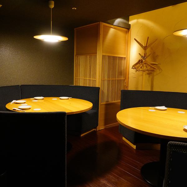 特長的な円卓個室。女子会や仲間同士の宴会で会話が弾みます♪靴を脱ぎ、足を伸ばしておくつろぎいただけます。