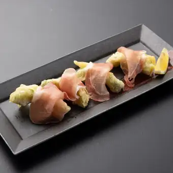 生ハムのせアボカドの天ぷら