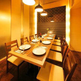 The complete private room with table seat door is recommended not only for drinking parties and banquets at your office, but also for girls' parties and birthday parties etc. So please feel free to contact us by telephone, such as consultation of seats and request for previews!