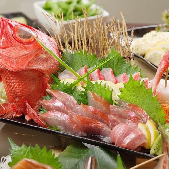 個室仕様の居心地の良い店内でゆったりとしたひと時を。