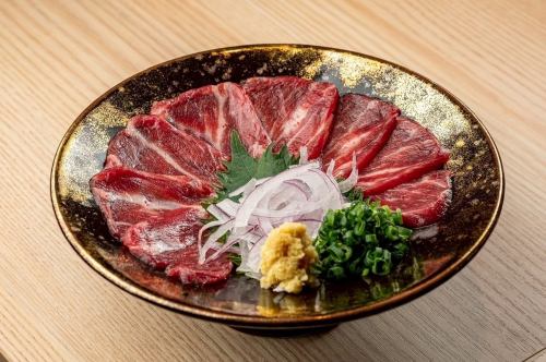 正宗熊本馬肉刺身。