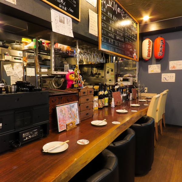 カウンター席も完備！お一人様のご来店もお待ちしております！