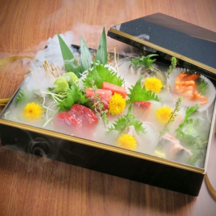 【僅限預約座位！ 】「玉手箱」提供引以為傲的新鮮魚類！ 2,970日圓/人（含稅） ※需2人以上訂購