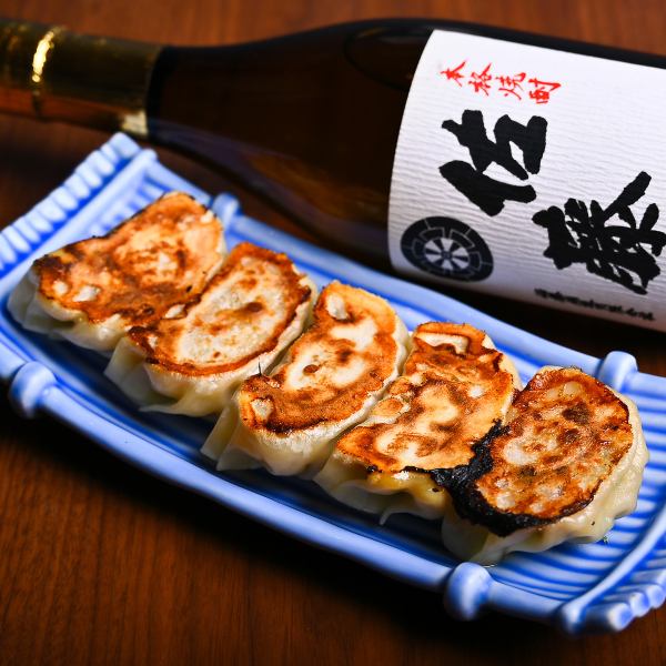 海鮮だけじゃない！肉汁溢れる自家製焼き餃子