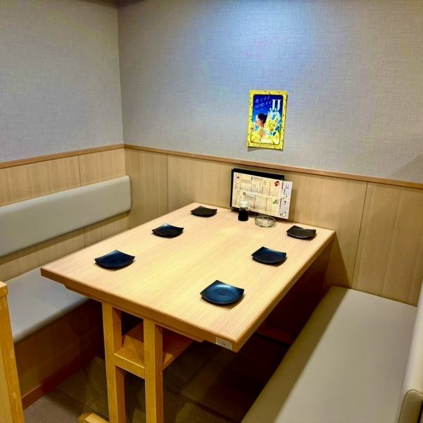 少人数用の半個室席は、2名様～ご利用いただけます。周りを気にせずお食事をお楽しみいただけます。ご家族でのお集まりにも最適です。ご予約の際は事前にお問い合わせください。