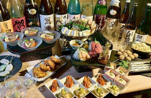<p>当店では刺身や馬刺しだけではなく、昆布をベースにお出汁を挽きお鍋料理や酒のアテ、天ぷらなど幅広くお料理もご用意させて頂いております。</p>