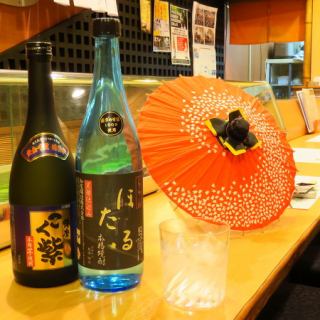 おひとり様や少人数のお客様でも気兼ねなくお過ごしいただけるカウンター席。会社帰りのサク飲み、休日のちょっとした時間にも気軽に来店出来るのが嬉しいポイント。賑やかな店内の雰囲気を肌で感じつつ、プライベートな時間も楽しめる人気のお席です。自慢の料理を味わいながらちょっと一杯。そんな楽しみ方もまた乙です。