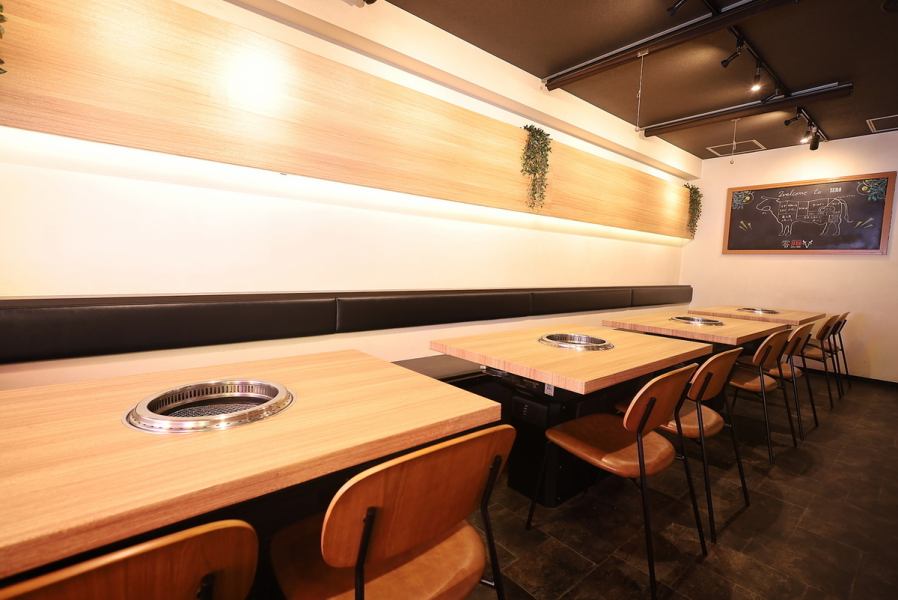 [For banquets and welcoming/farewell parties] Our tables can accommodate up to 20 people for banquets! We also offer great value courses with all-you-can-drink options, so please feel free to use our restaurant for company banquets, celebrations, dinner parties, and more!