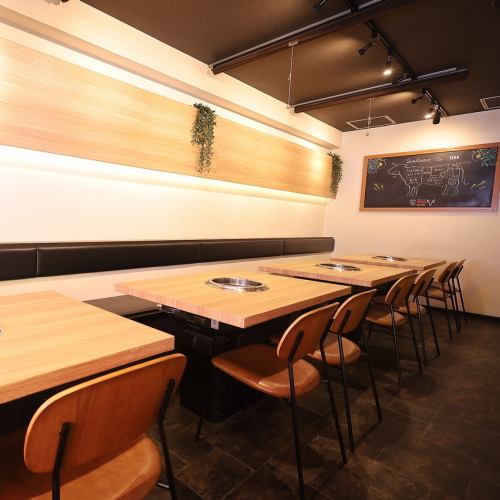 Table seating for up to 20 people
