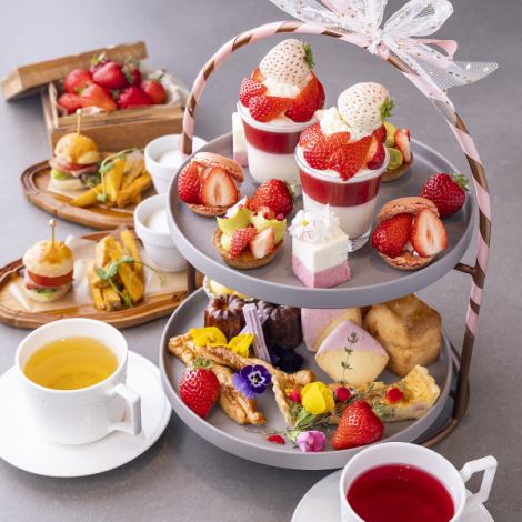 Limited to March and April [Café Nitro's Strawberry Afternoon Tea] 5,000 yen/6,000 yen with free tea