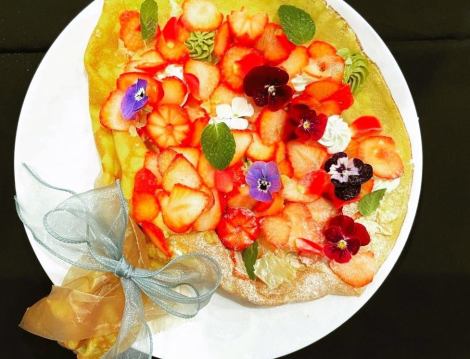 ◇계절의 과일을 듬뿍 사용한 크레페나 구운 과자◎ 딸기 꽃다발 1,800엔