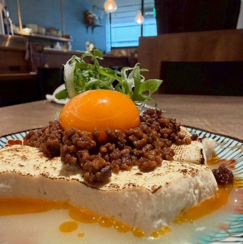 織田の焼き豆腐煮込み～肉味噌卵黄～