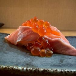 【握り鮨一貫】サーモンいくら