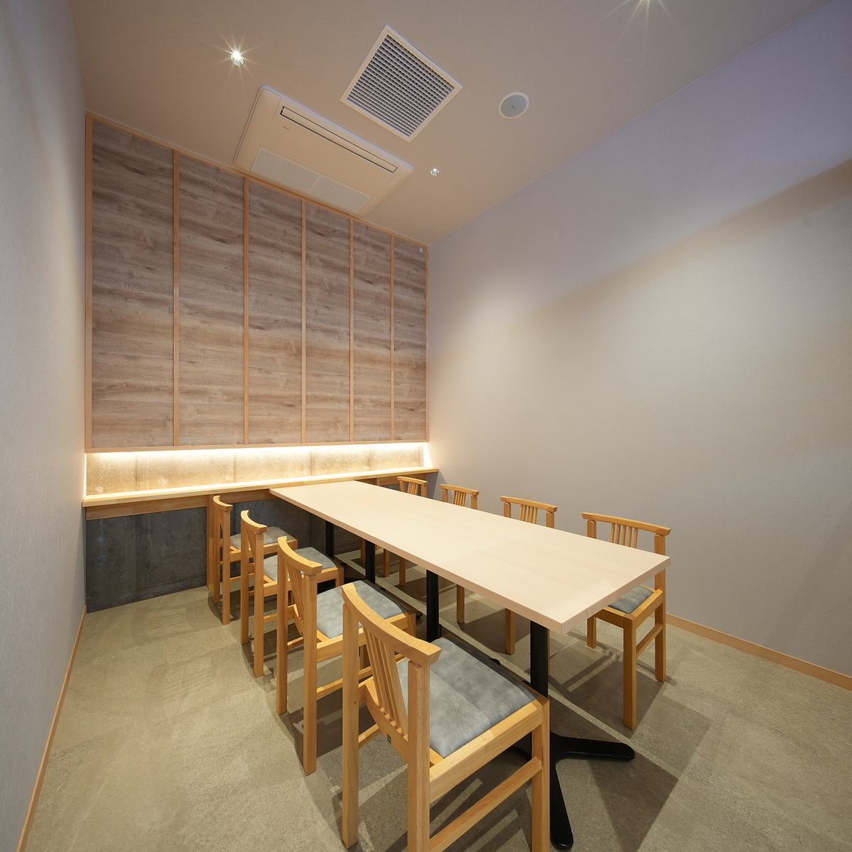 3/24開店。特別な日は、鮨と出汁香るおでんで至福のひとときを。